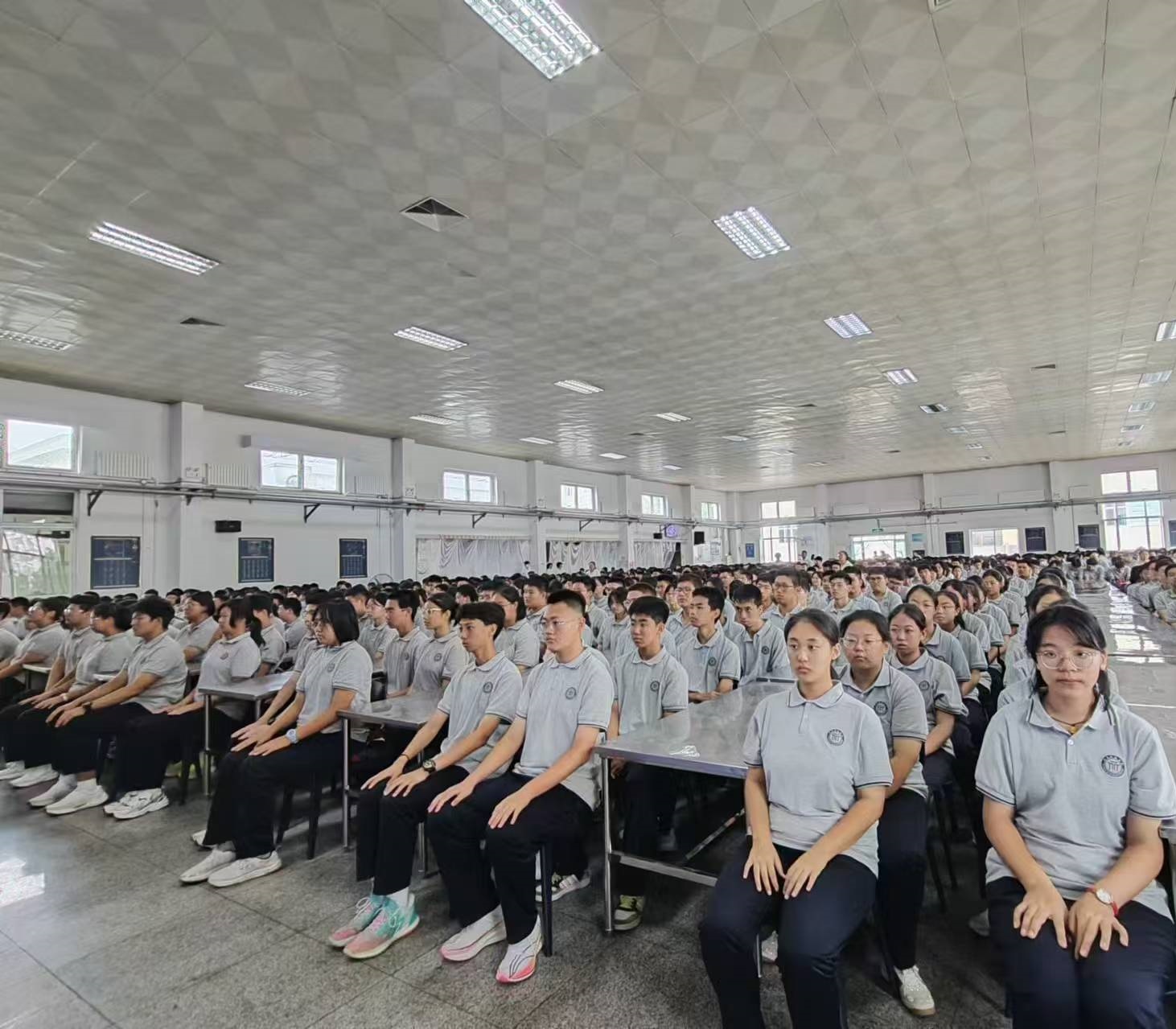 学生远3_副本1
